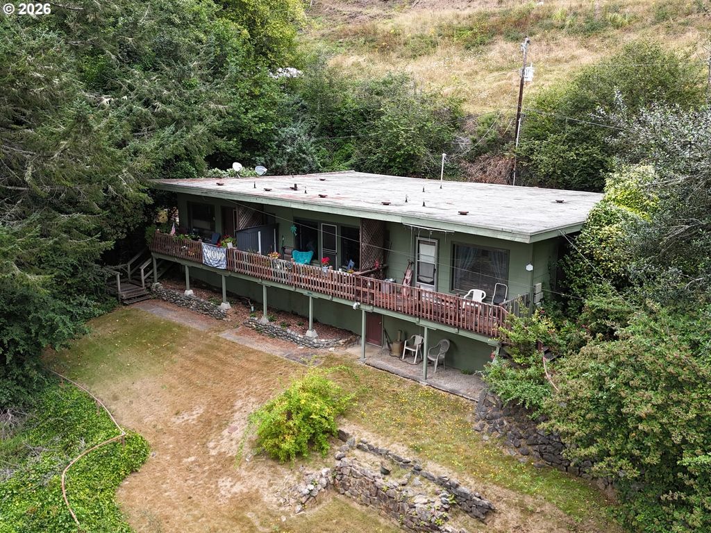 16233 Ivy Ln, Brookings
