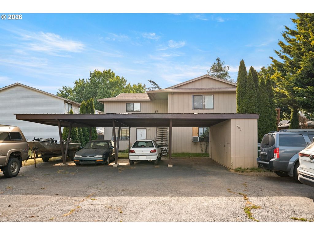 903 W Charles St, Newberg