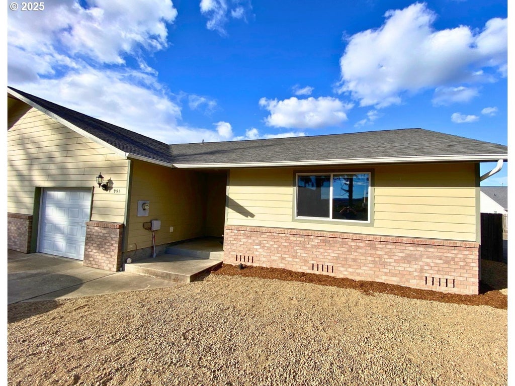 951 Wassom St, Lebanon