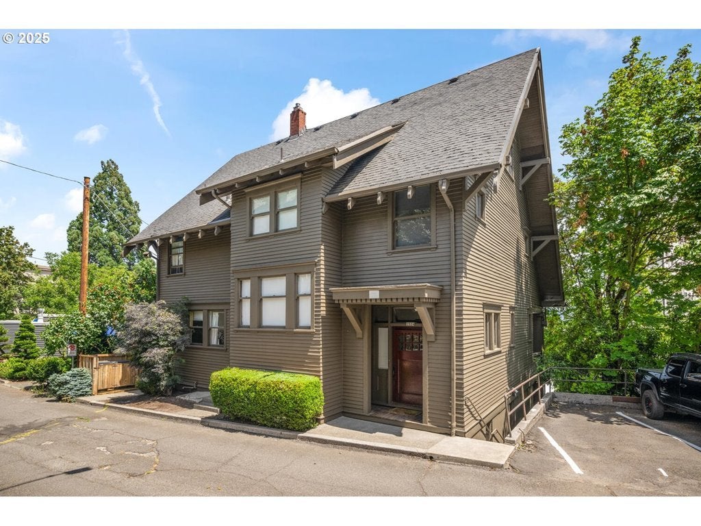 2324 Sw Cactus Dr, Portland