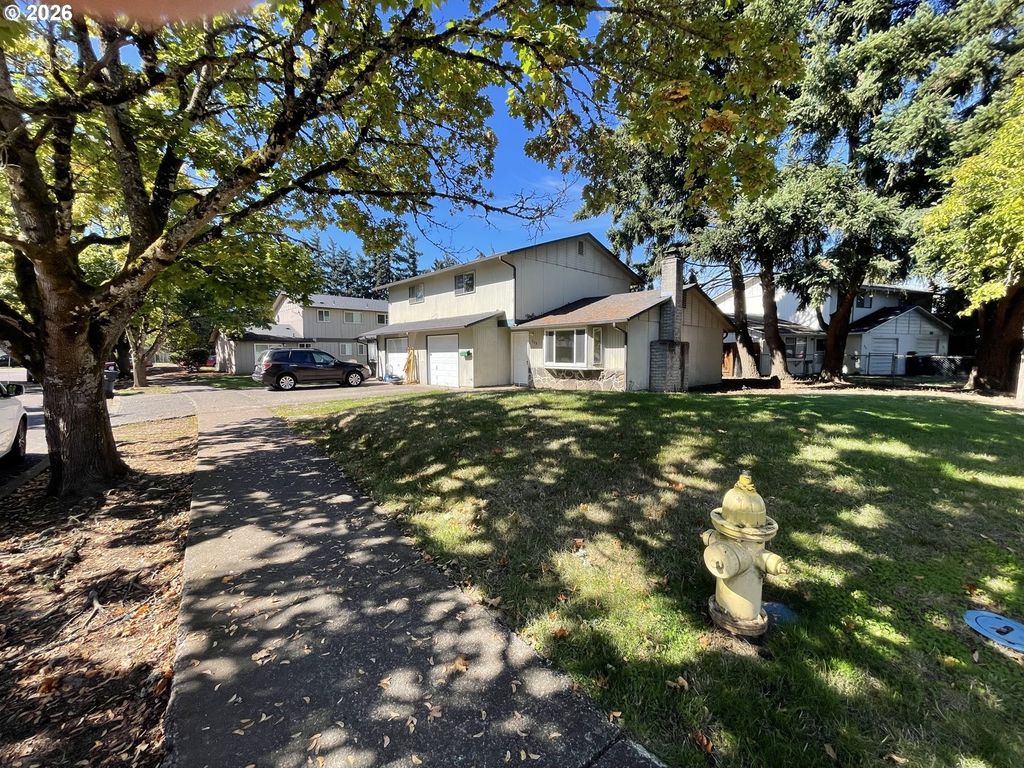 908 N Cloverleaf Loop, Springfield