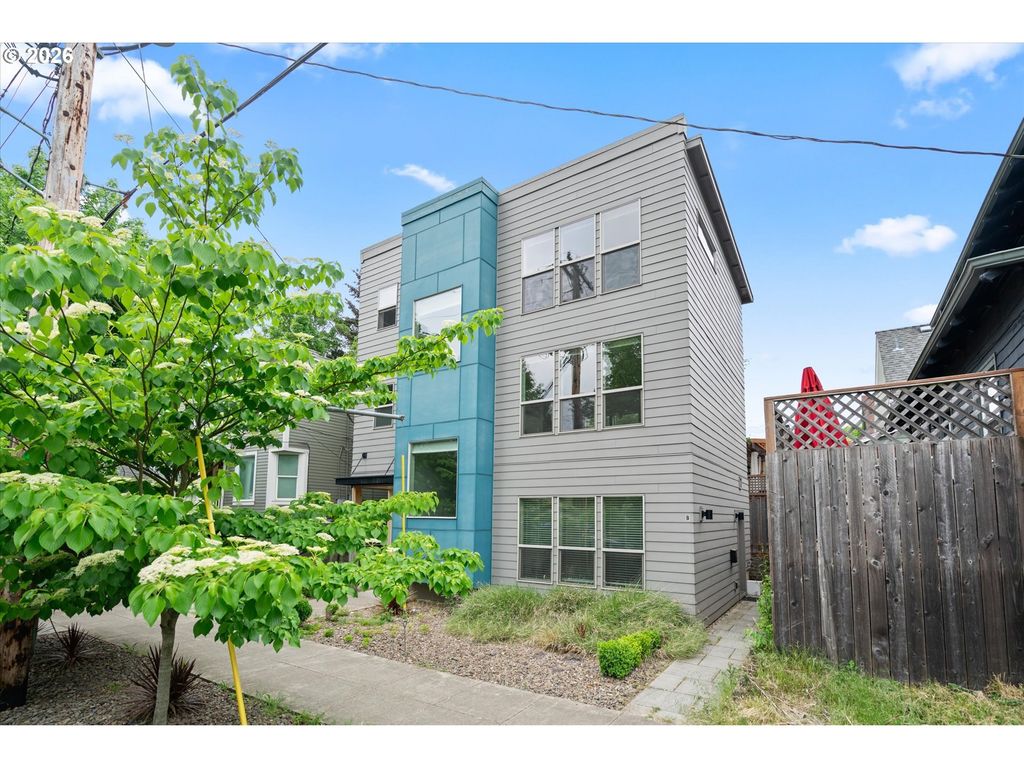 2885 Ne Couch St, Portland