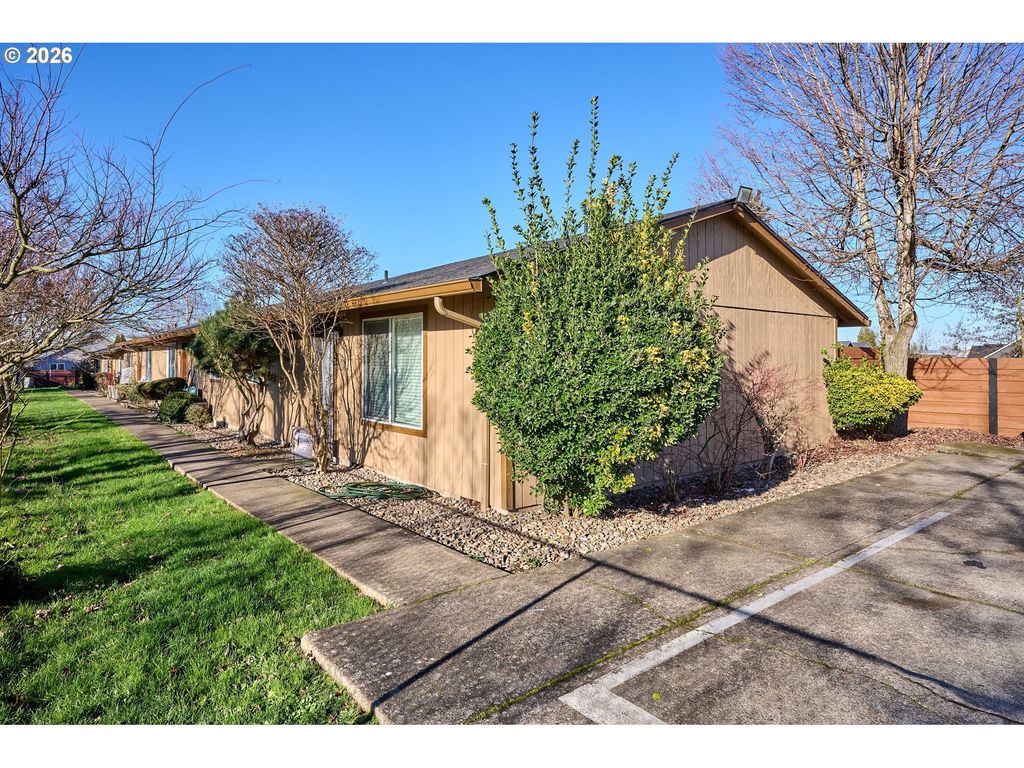 880 N Pershing St, Mt. Angel