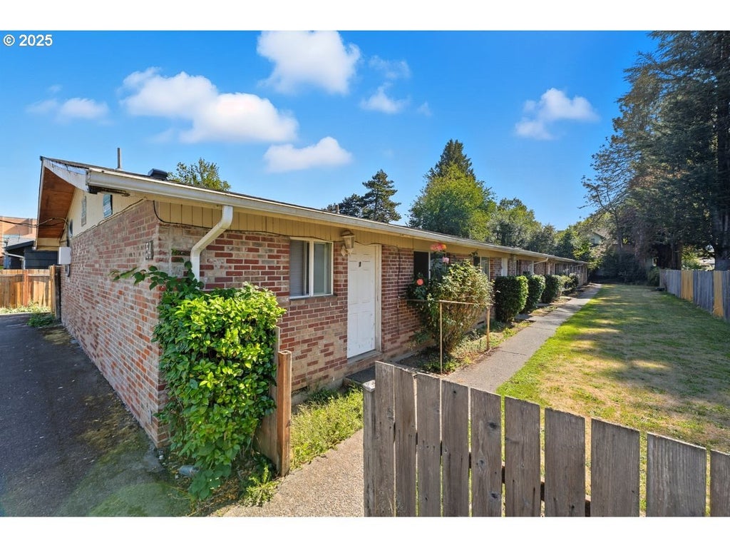 54 Nw 13th St, Gresham