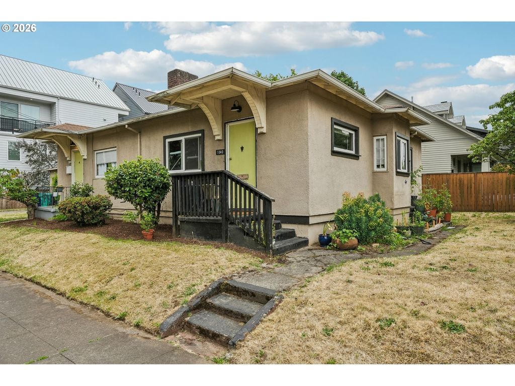 1040 N Ainsworth St, Portland