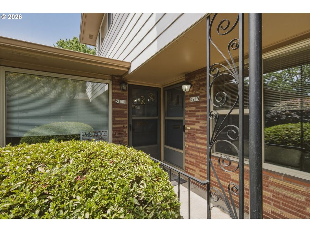 5707 Se Division St Se, Portland