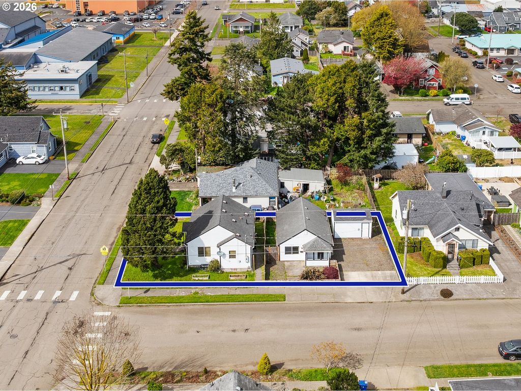 1806 10th St, Tillamook
