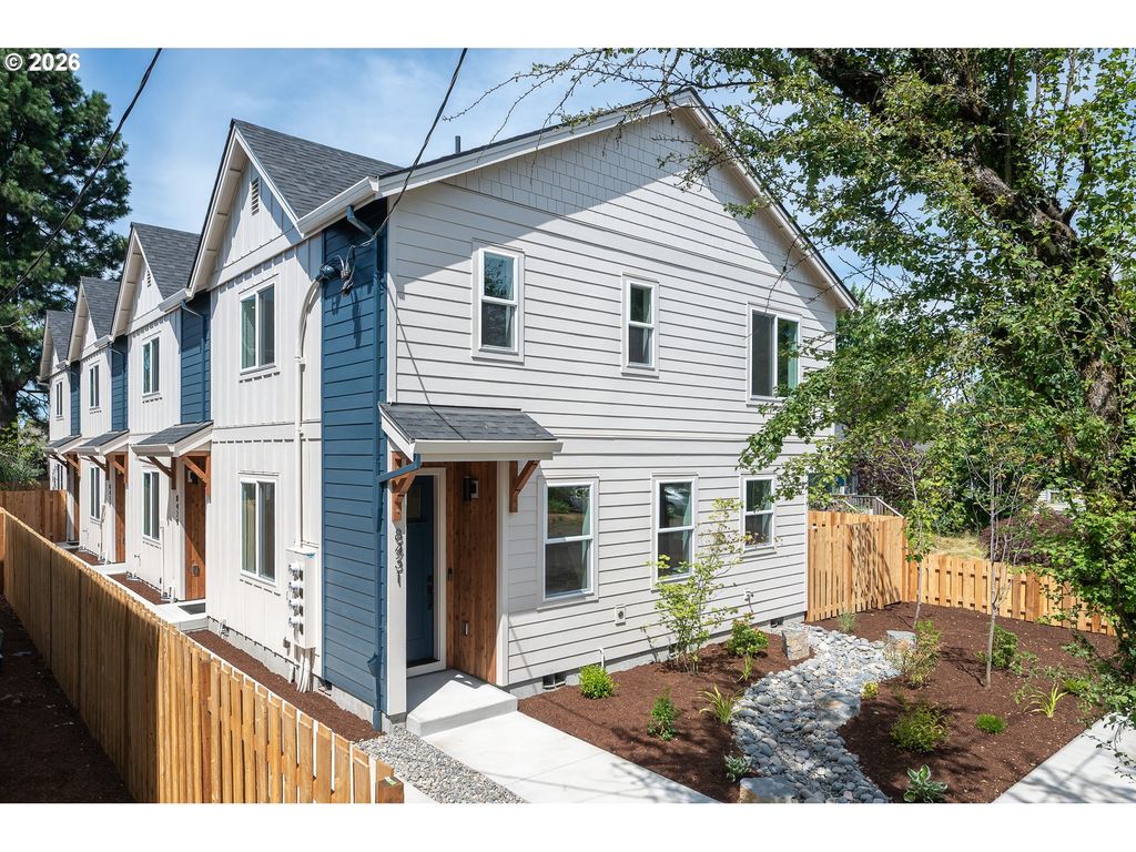 8427 Ne Hassalo St, Portland