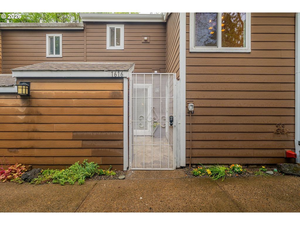 1616 Village Park Pl, West Linn