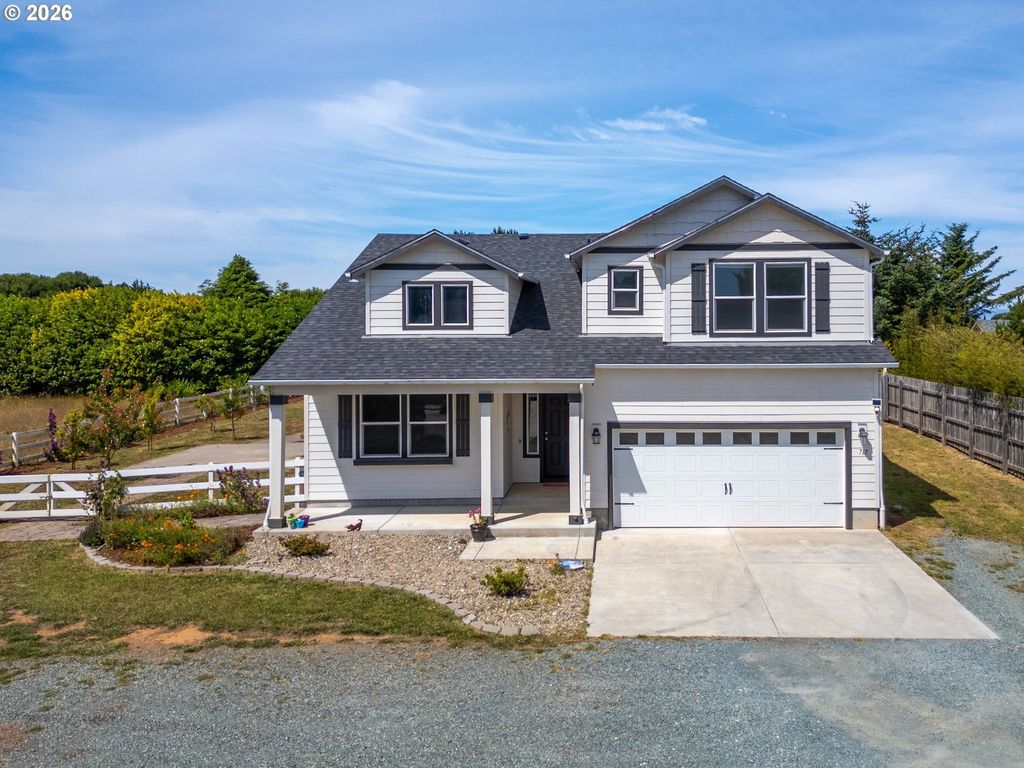 717 Seabird Dr Sw, Bandon