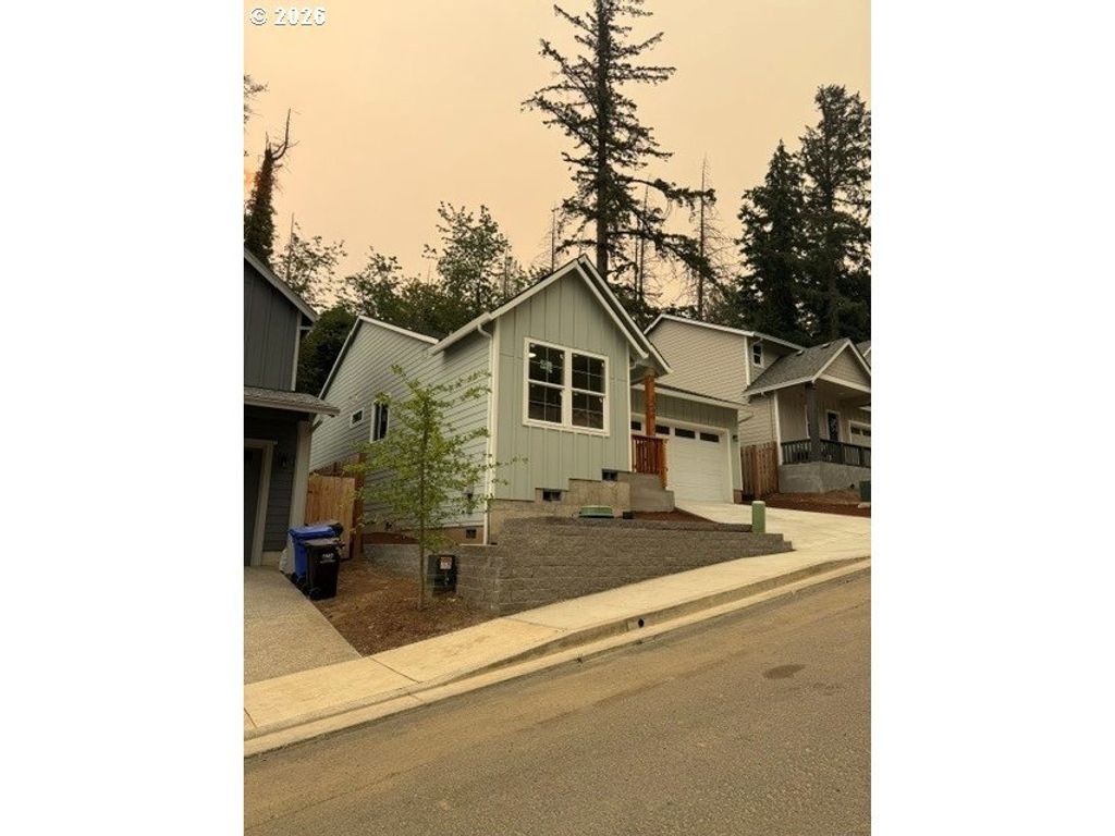 2240 Ne 207th Pl, Fairview