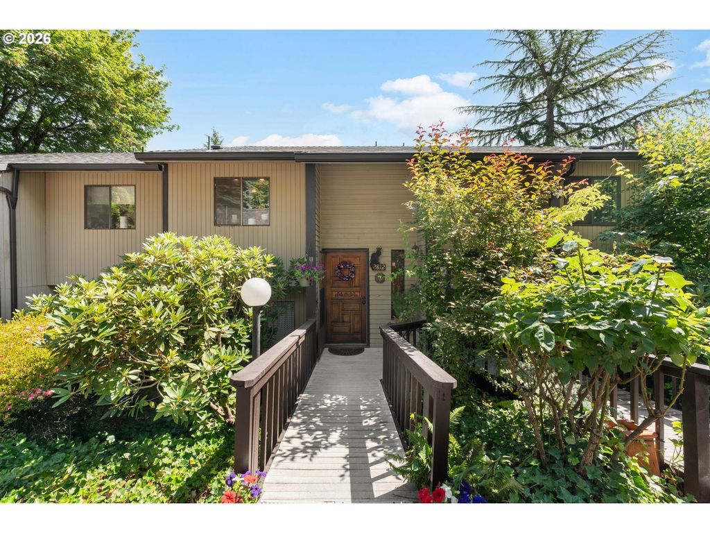 2812 Tree Top Ln, West Linn