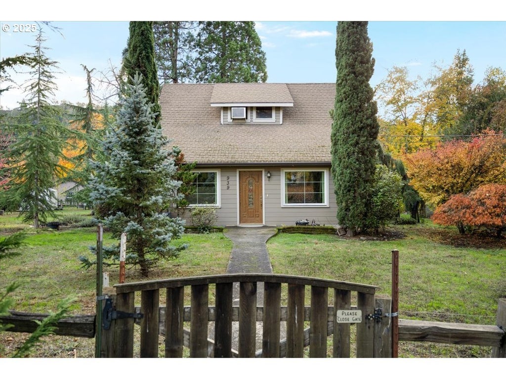 939 Buckhorn Rd, Roseburg