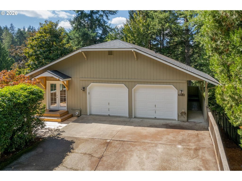 4482 Paddock Dr, Eugene