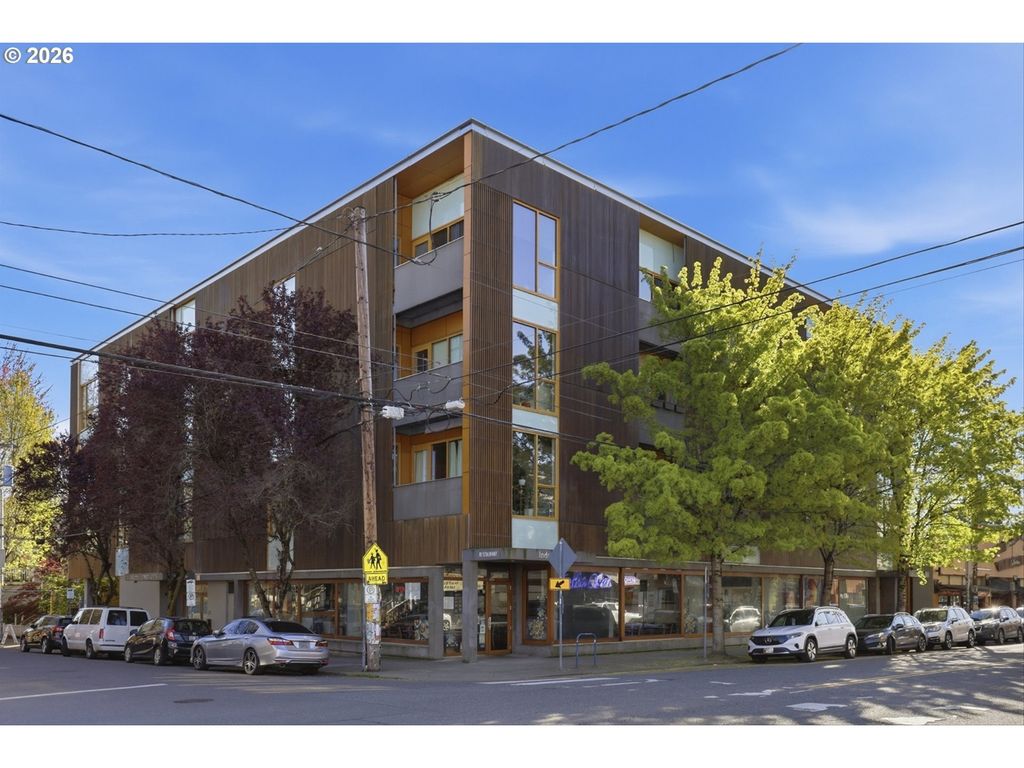 915 Se 35th Ave 205, Portland