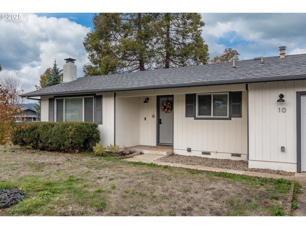 10 Carmel Ct, Roseburg