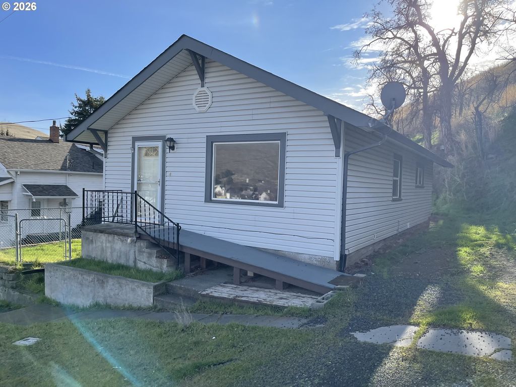 280 W Center St, Heppner
