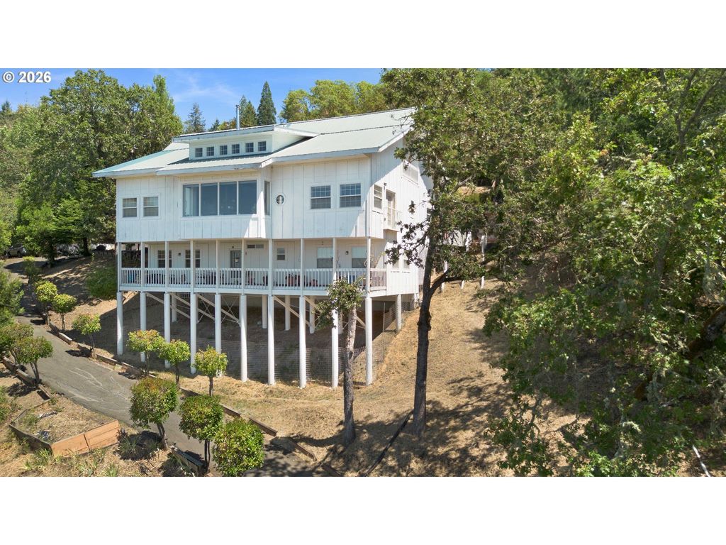 1380 Se Laurel Ct, Roseburg