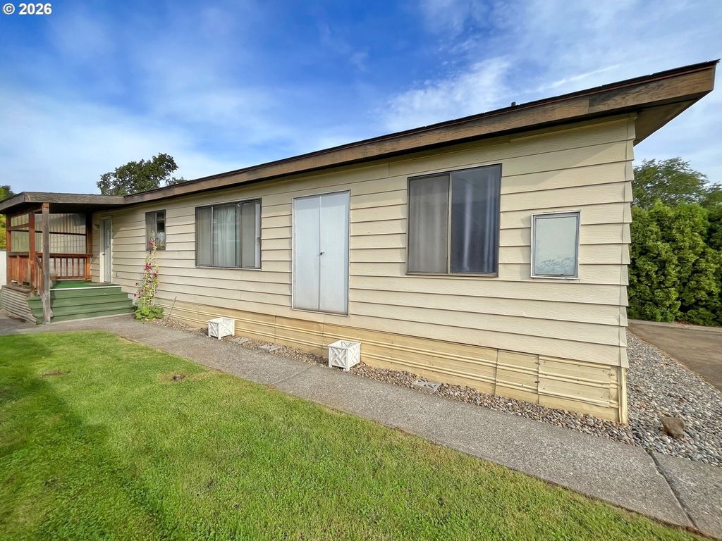 1267 Tucker Rd 20, Hood River