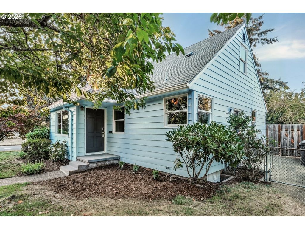 8907 Se Clay St, Portland