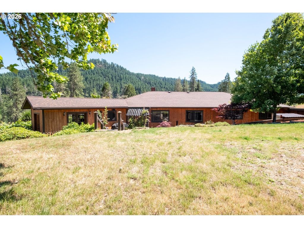 1329 Larson Rd, Roseburg