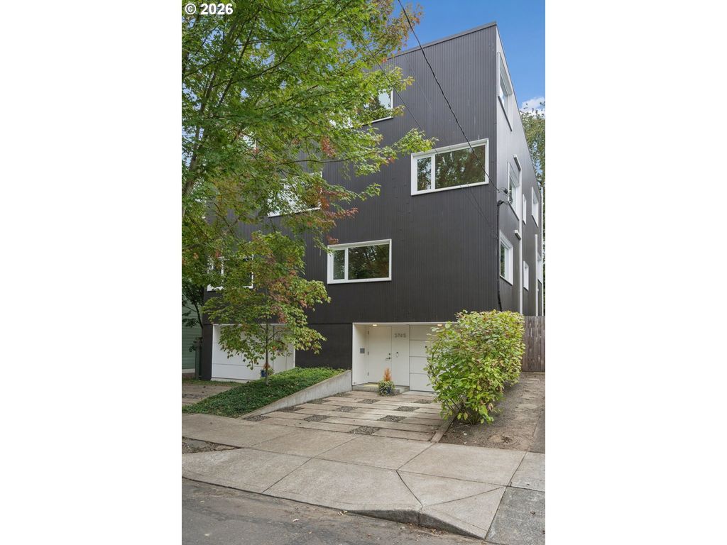 3745 Ne Mallory Ave, Portland