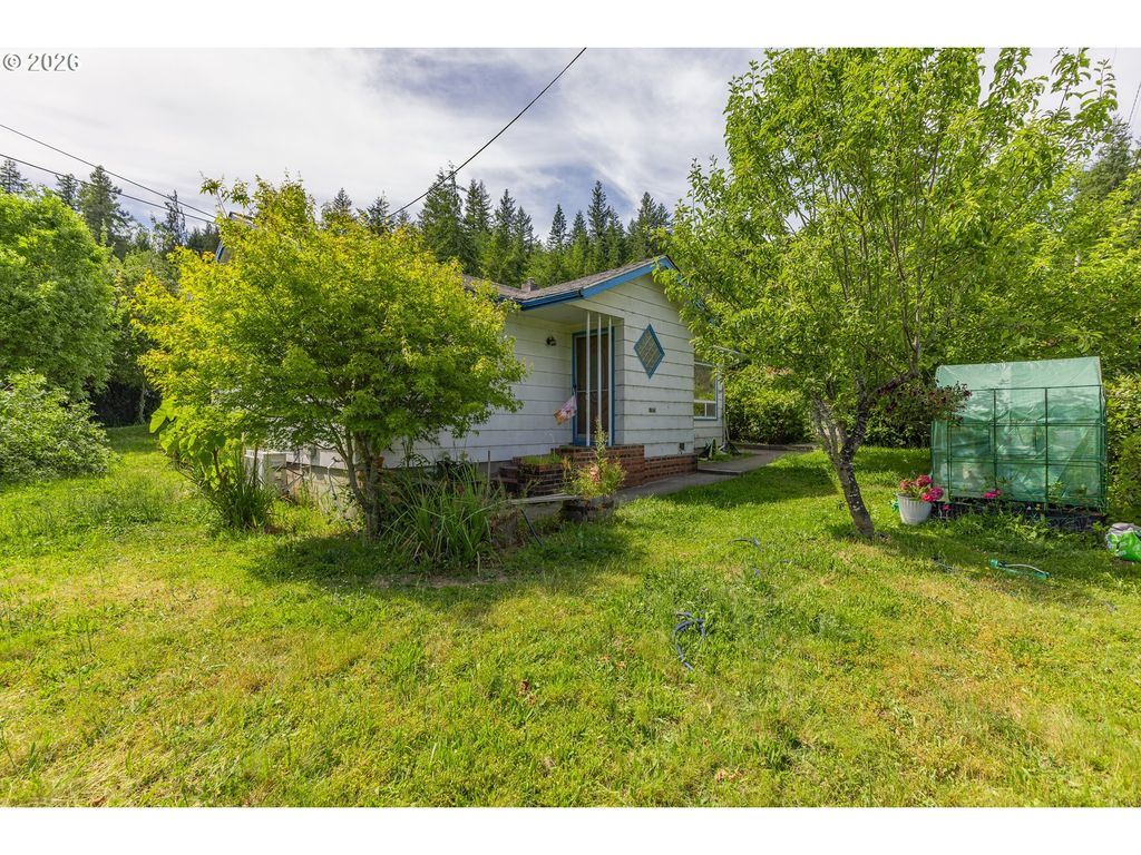 1775 N Fir St, Coquille
