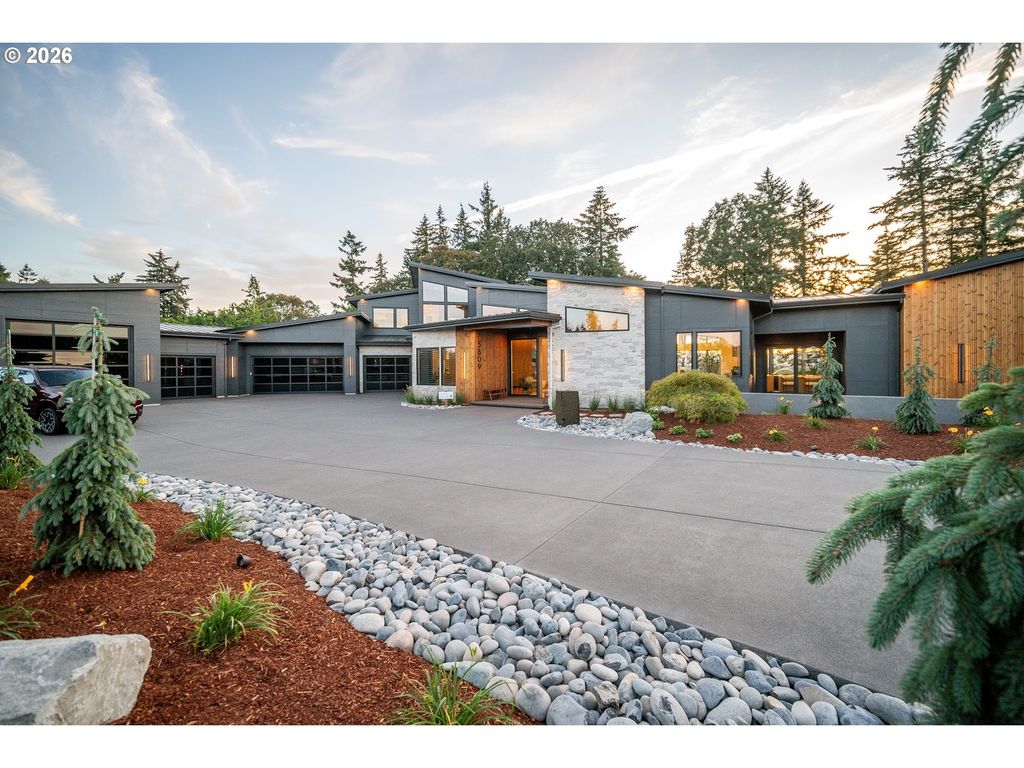 N 50th Ave 32, Vancouver