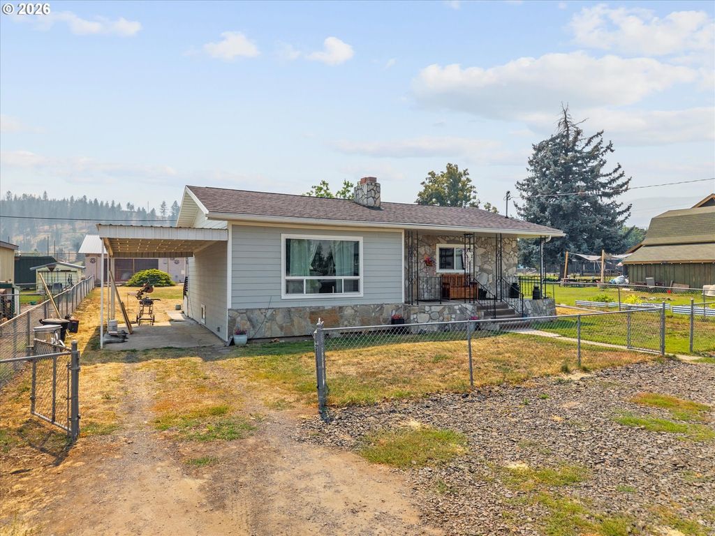 402 3rd St, Wallowa