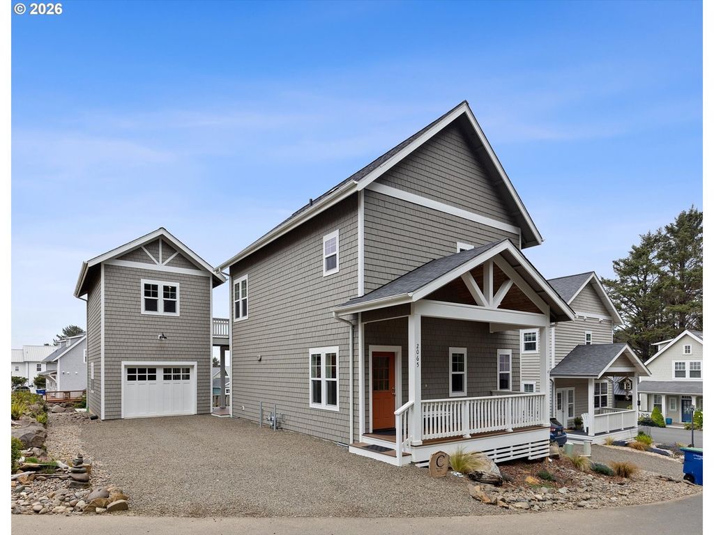 2065 Ne Mulberry Loop, Lincoln City