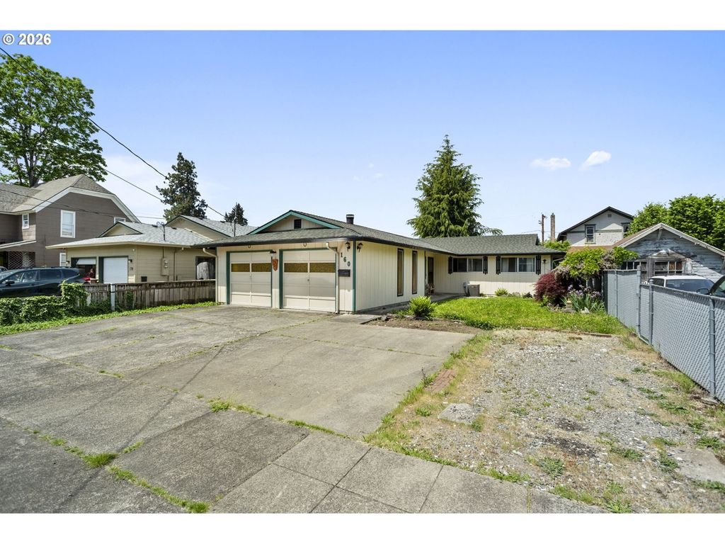 160 W Berkeley St, Gladstone