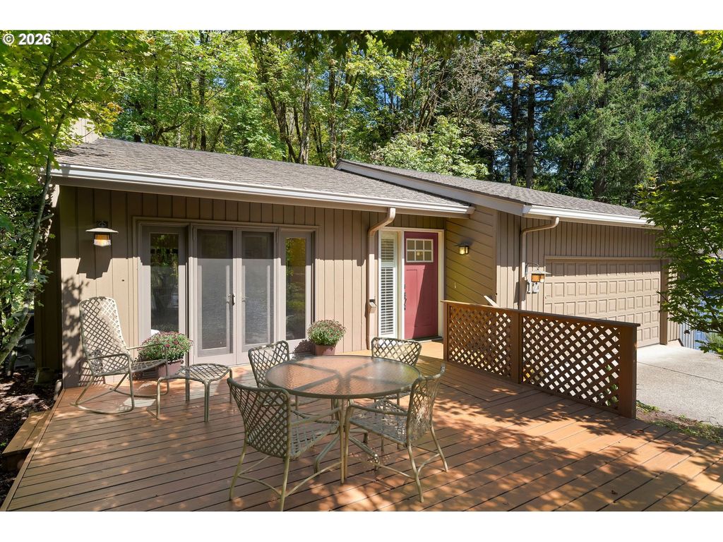 12 Mountain Cir, Lake Oswego