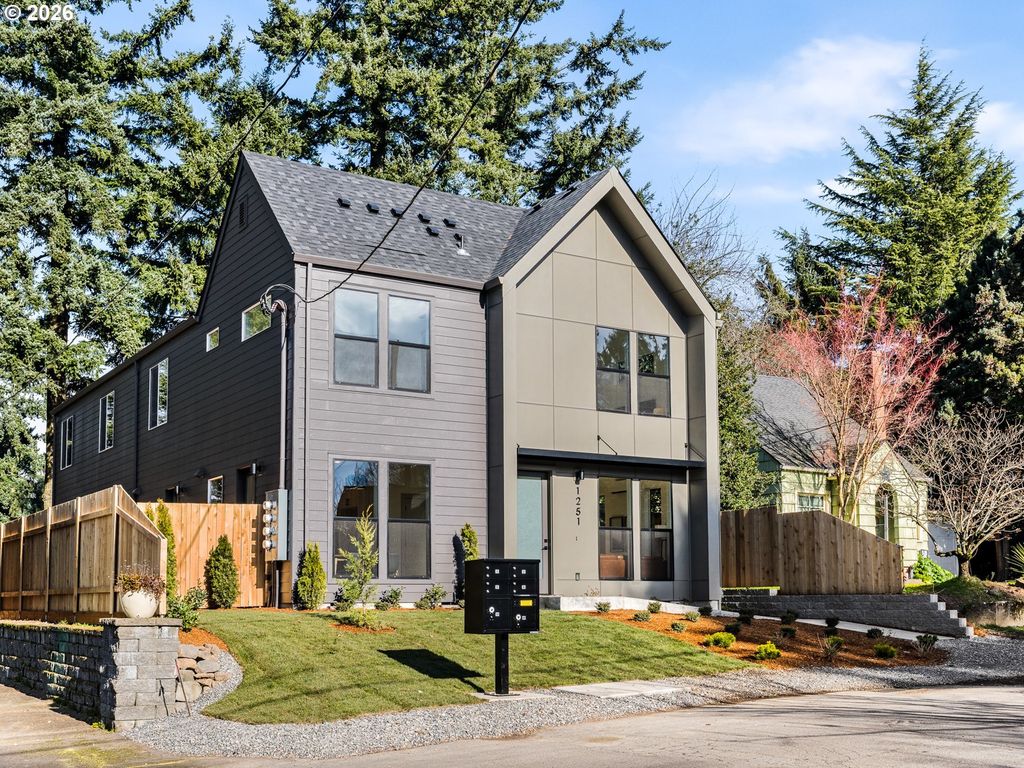 1247 Sw Hume Ct, Portland
