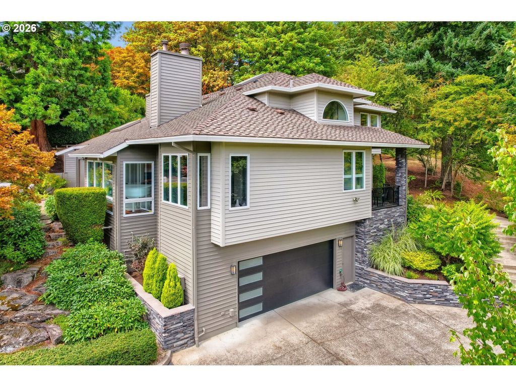 2677 Sw 64th Pl, Portland