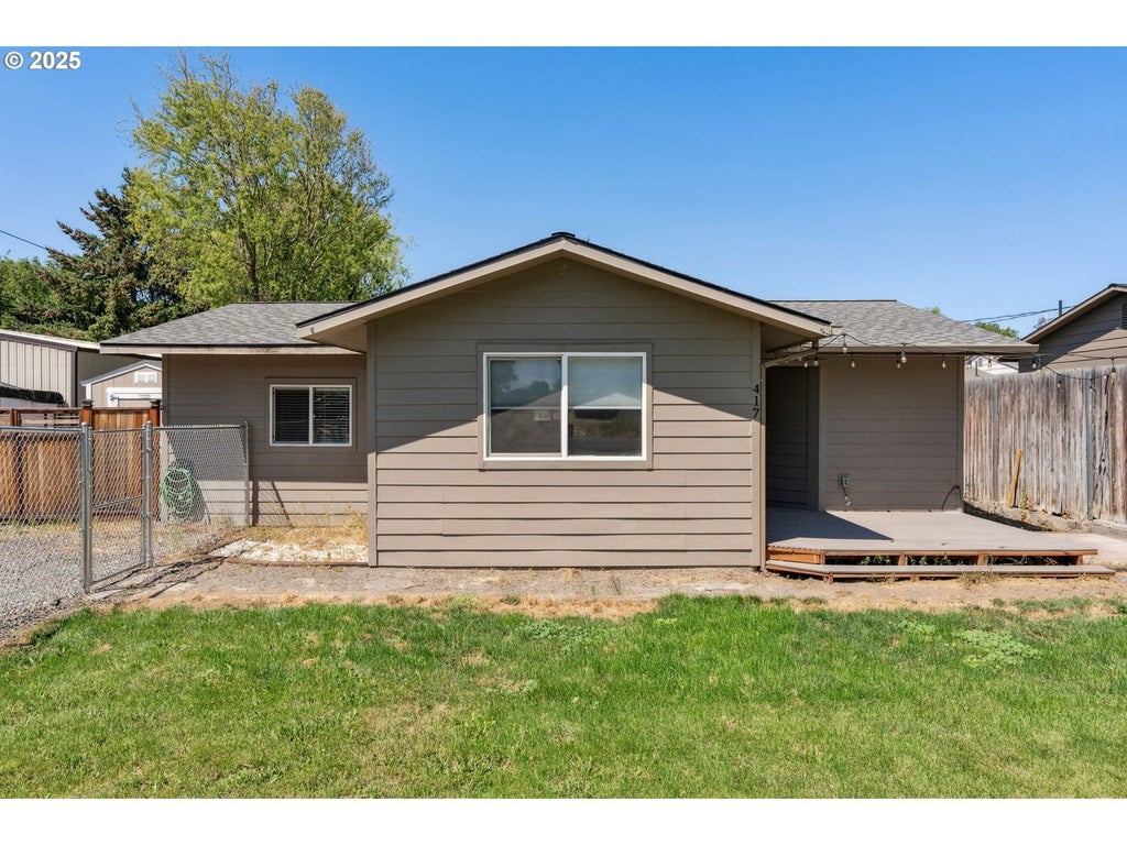 417 Gertrude Dr, Dallesport