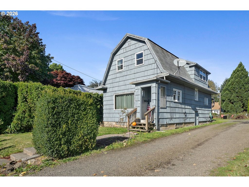 2410 3rd St, Tillamook