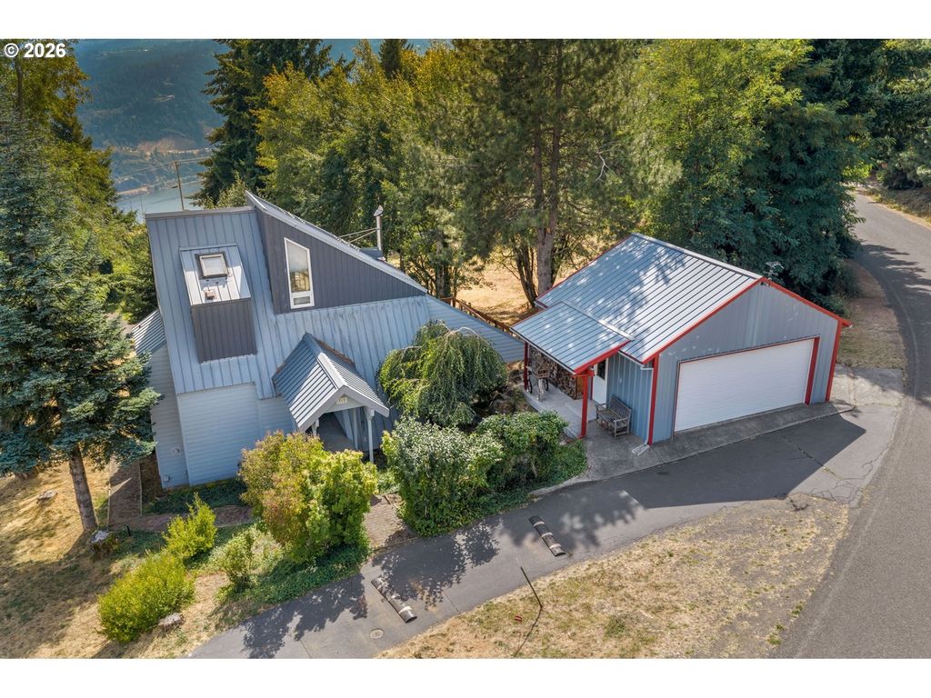312 Hale Dr, Underwood