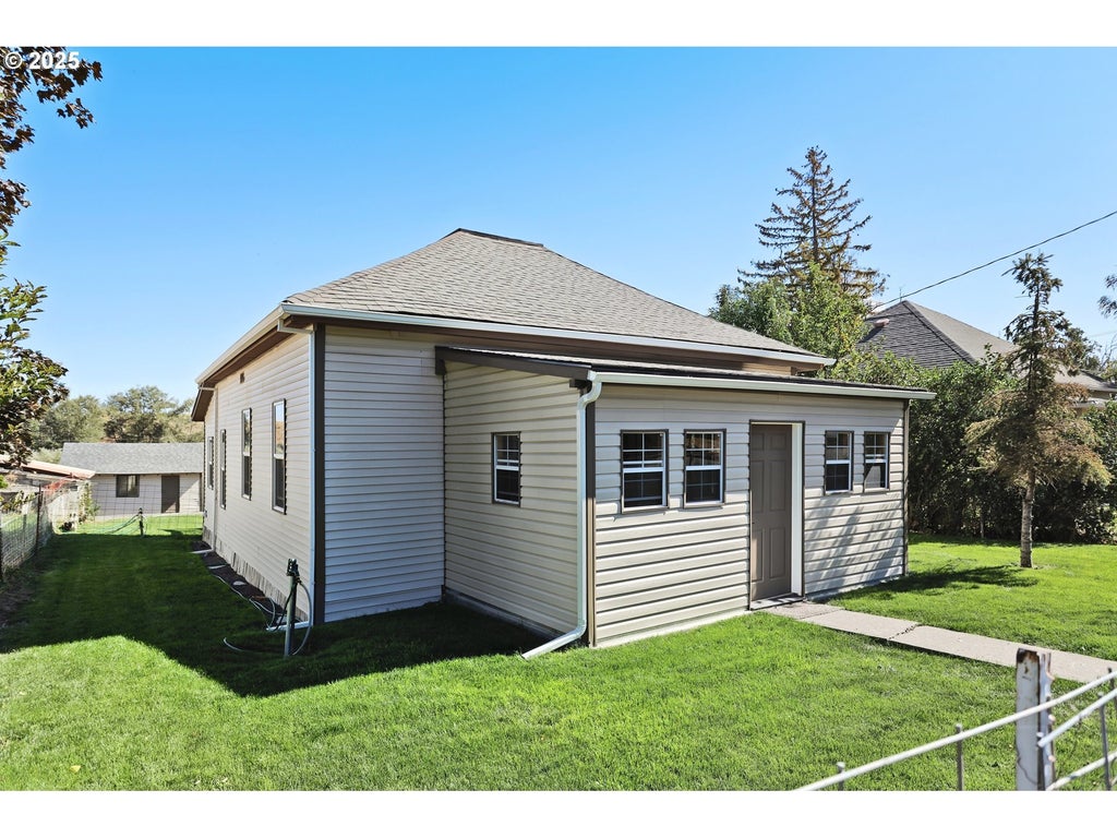 407 Sw Fourth St, Grass Valley