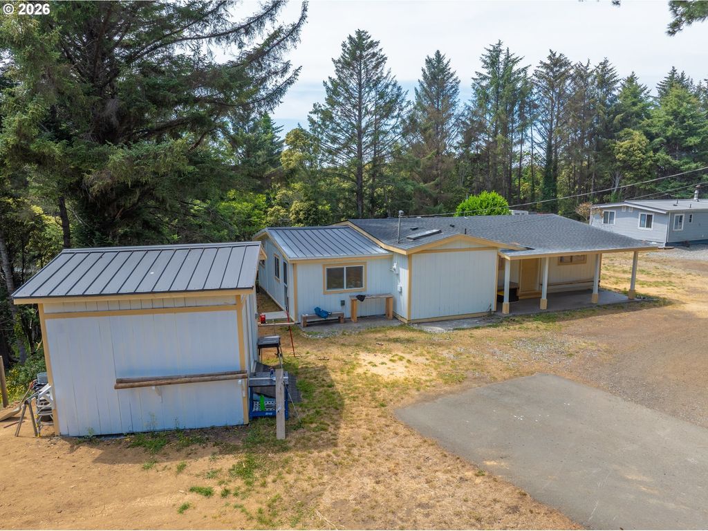 94662 Raccoon Ln, Gold Beach