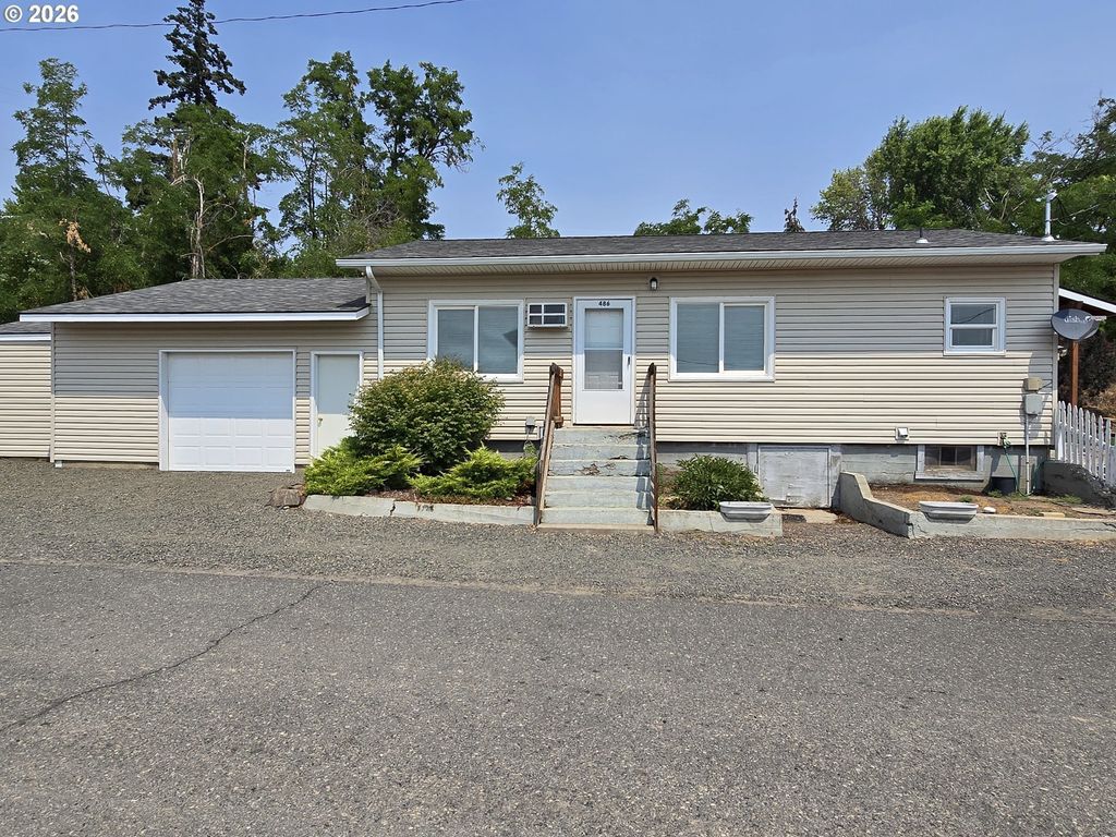 486 Nw 2nd St, Dufur