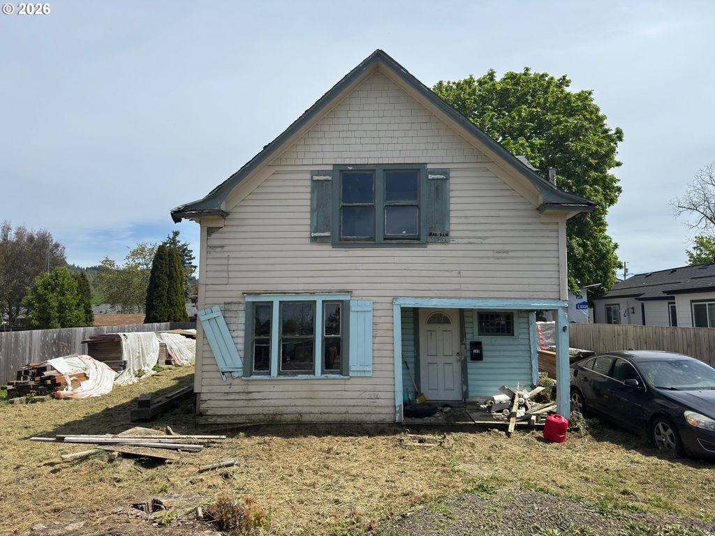 109 S Trade St, Amity