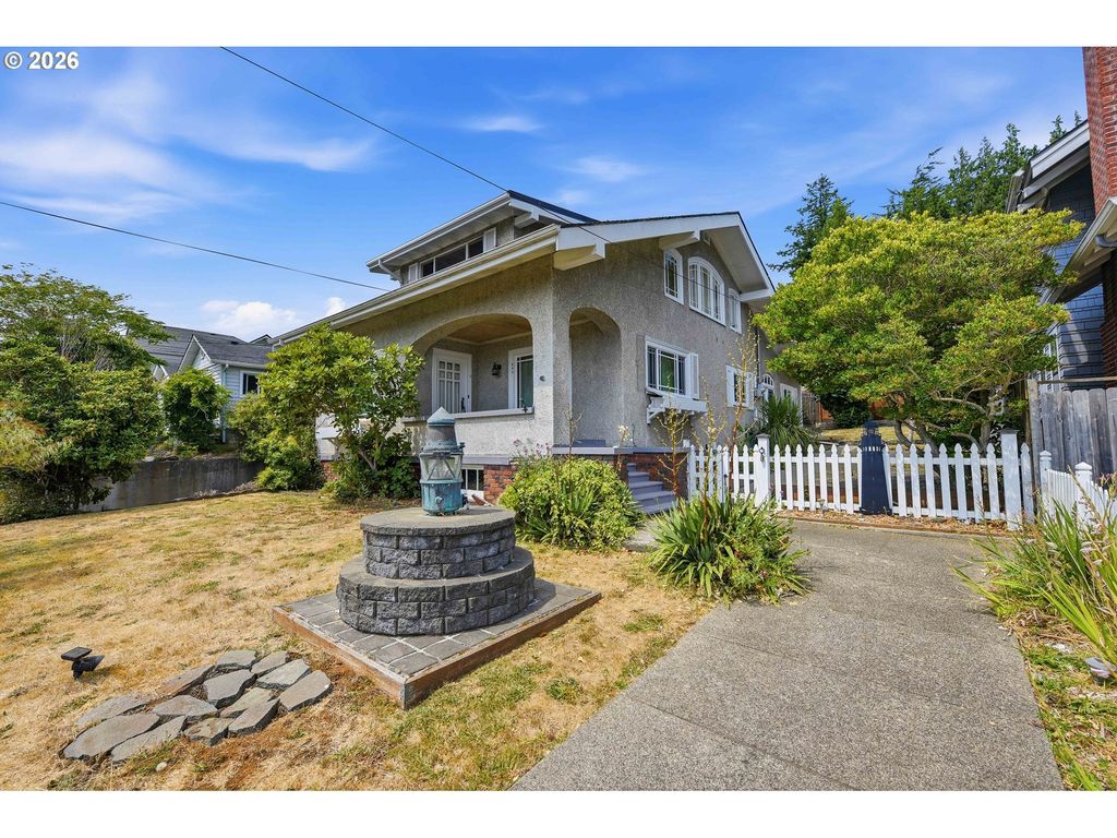 842 Oregon Ave, North Bend