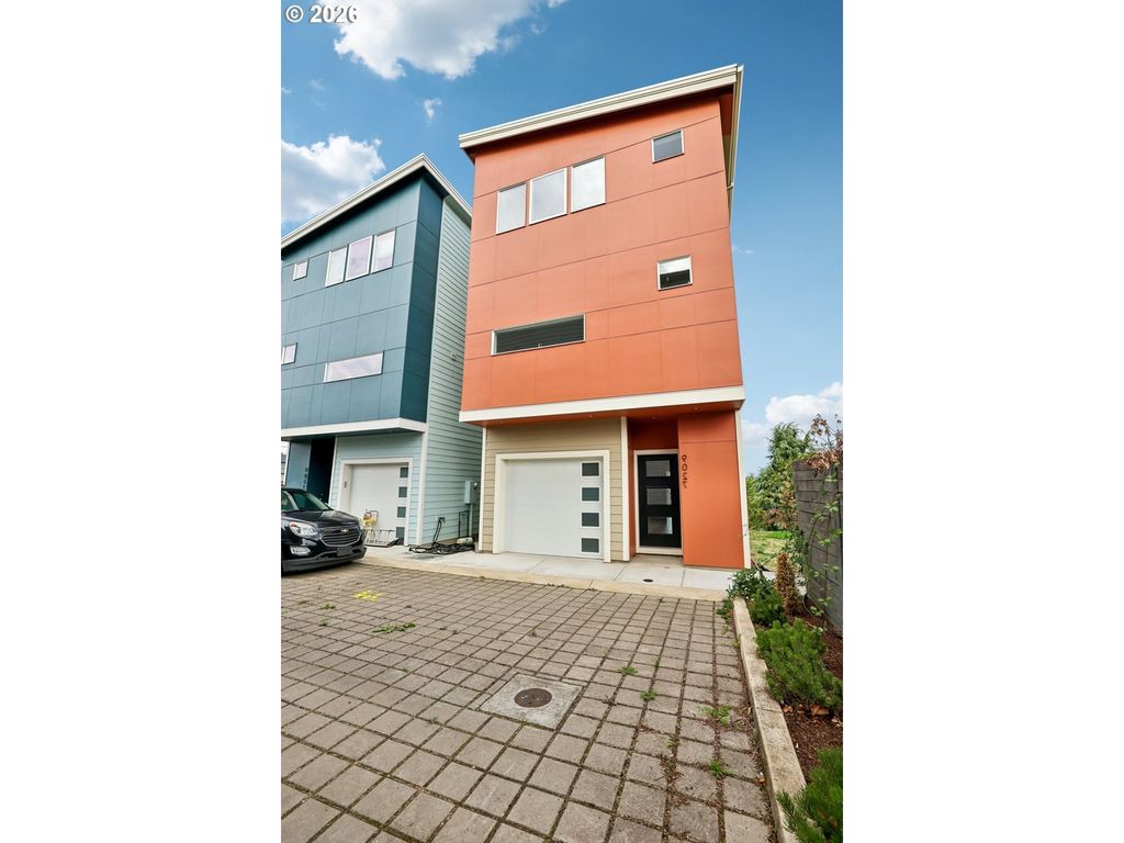 9027 Ne Hoyt St, Portland