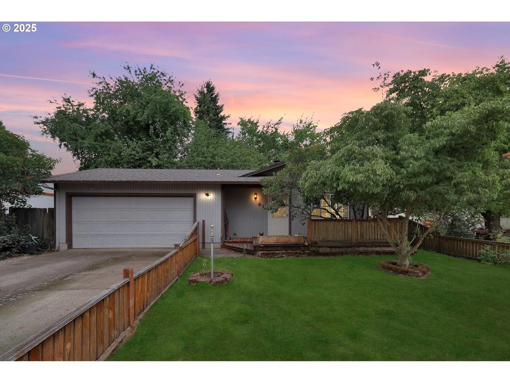 810 Birch St, Junction City