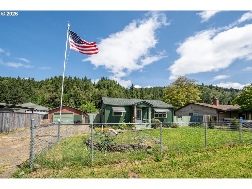47885 W 1st St, Oakridge