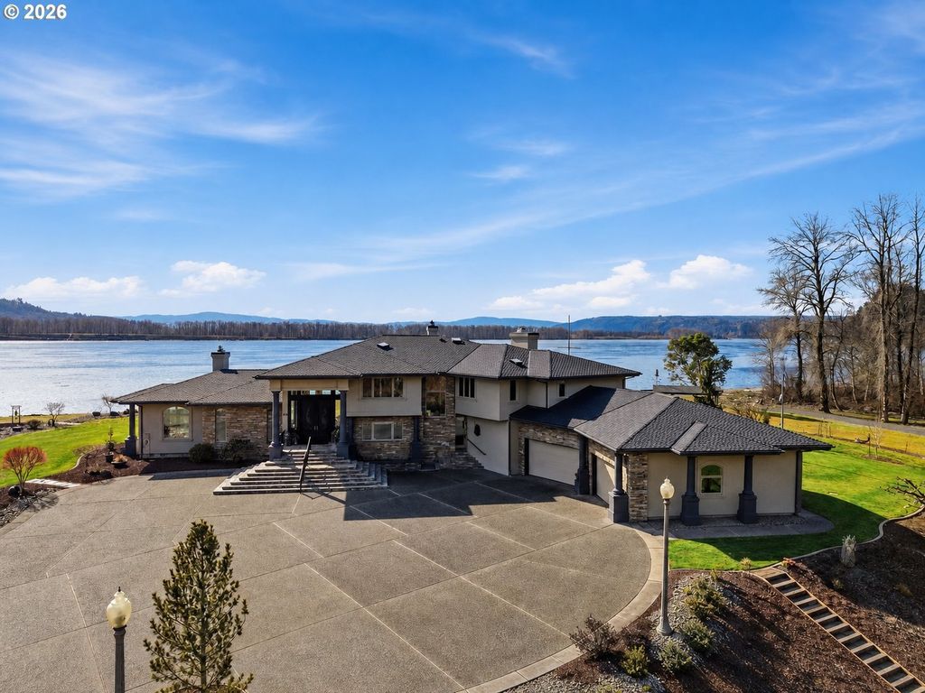 266 Columbia Point Rd, Longview