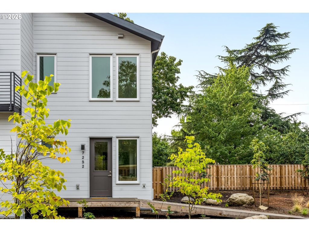 7252 Ne Going St, Portland