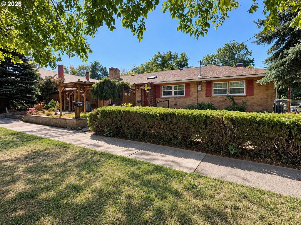 1710 1st St, La Grande