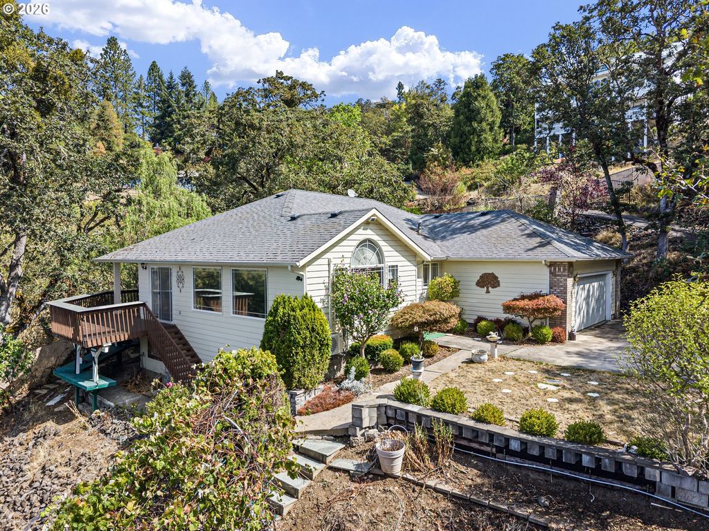 1385 Se Laurel Ct, Roseburg