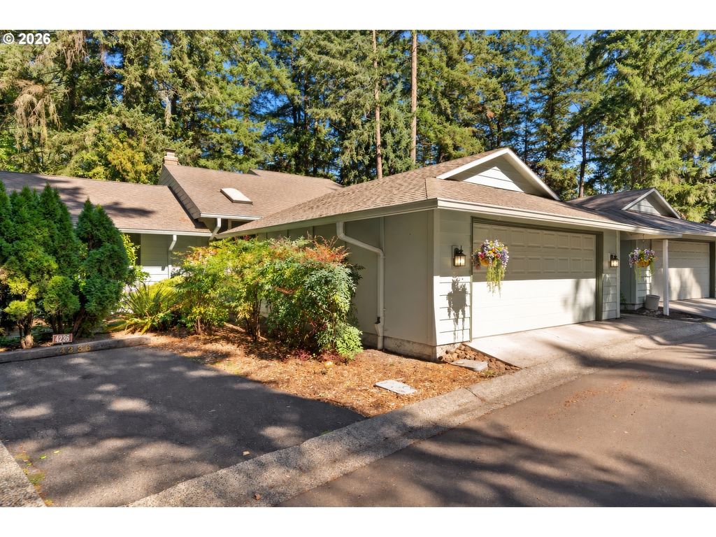4238 Woodside Cir, Lake Oswego